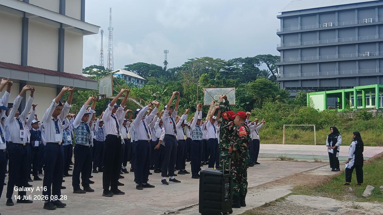 MPLS Hari Kedua SMKN 6 Balikpapan: Usai Perkenalan di Aula, Siswa Baru Langsung Digembleng LKBB Biar Gak "Sempoyongan"