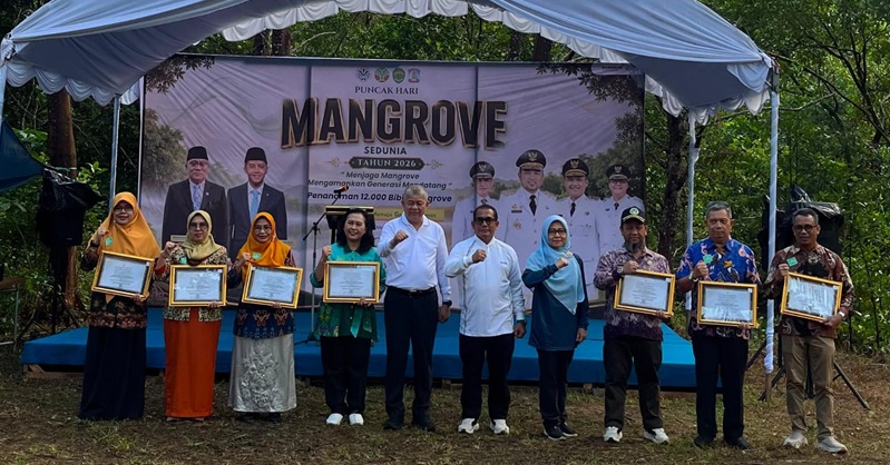 Peringati Hari Mangrove Sedunia 2026, Gubernur Kaltim Pimpin Penanaman Mangrove dan Serahkan Piagam Adiwiyata: SMKN 6 Balikpapan Raih Penghargaan Sekolah Adiwiyata Provinsi